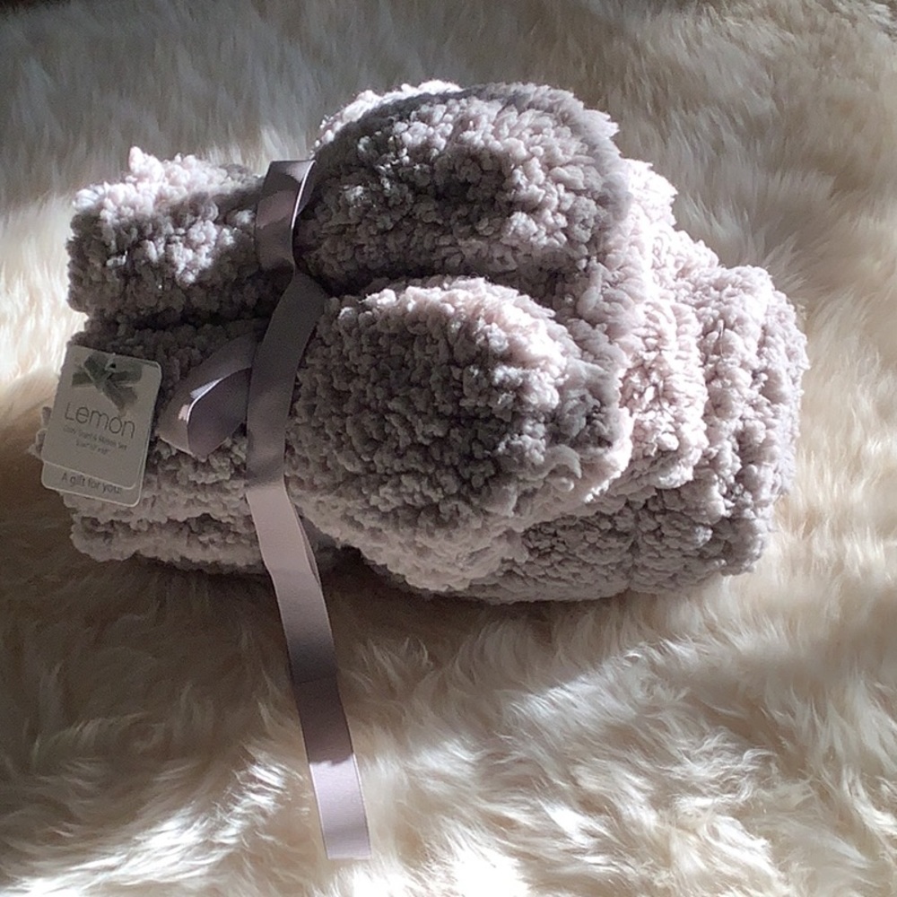 Cozy scarf and mitten set  NWT